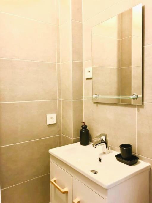 Rm-1 - Appartement F2 Au 1Er Etage Pour 1-3 Pers Mulhouse Luaran gambar